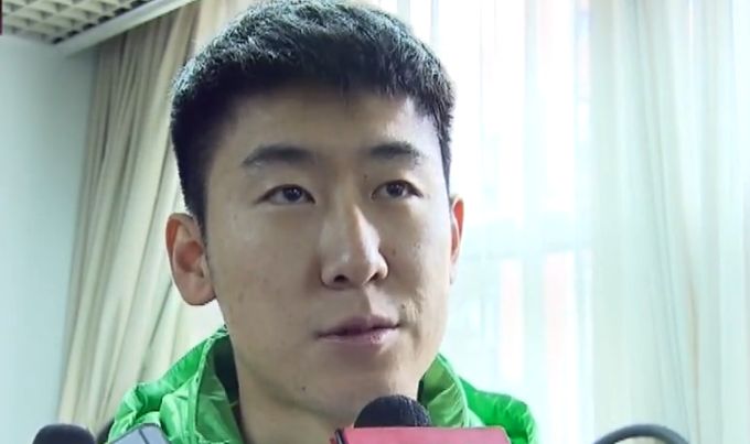 与白魔法师成龙一同被关在伦敦塔监狱的还有来自中国的三兄弟钟义、钟豪、钟哲，他们为了逃出监狱，与施瓦辛格饰演的典狱长展开了激烈的决斗
